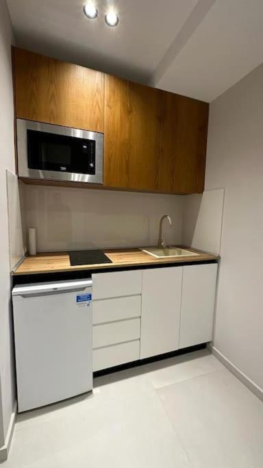 Host Apartament Elio Tiranë Ngoại thất bức ảnh