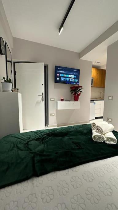 Host Apartament Elio Tiranë Ngoại thất bức ảnh