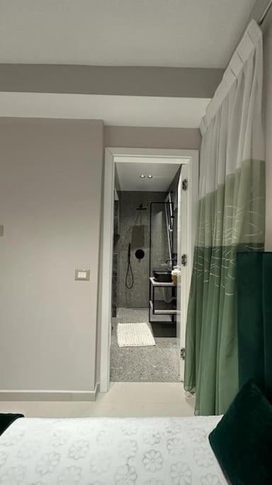 Host Apartament Elio Tiranë Ngoại thất bức ảnh