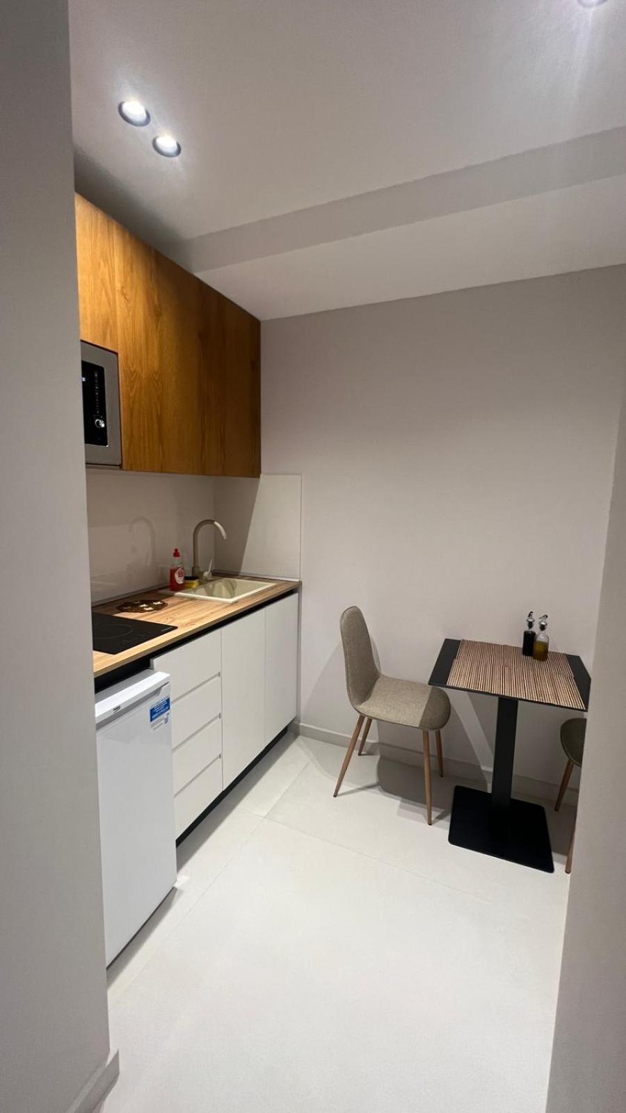 Host Apartament Elio Tiranë Ngoại thất bức ảnh