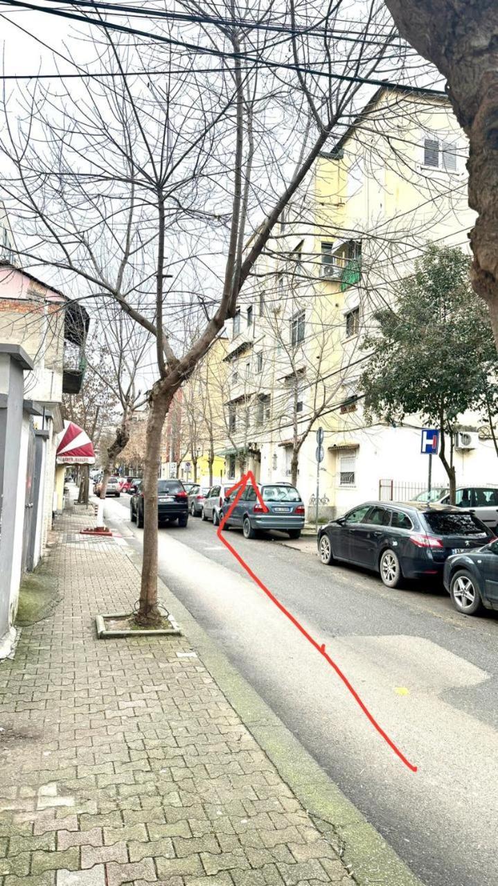 Host Apartament Elio Tiranë Ngoại thất bức ảnh