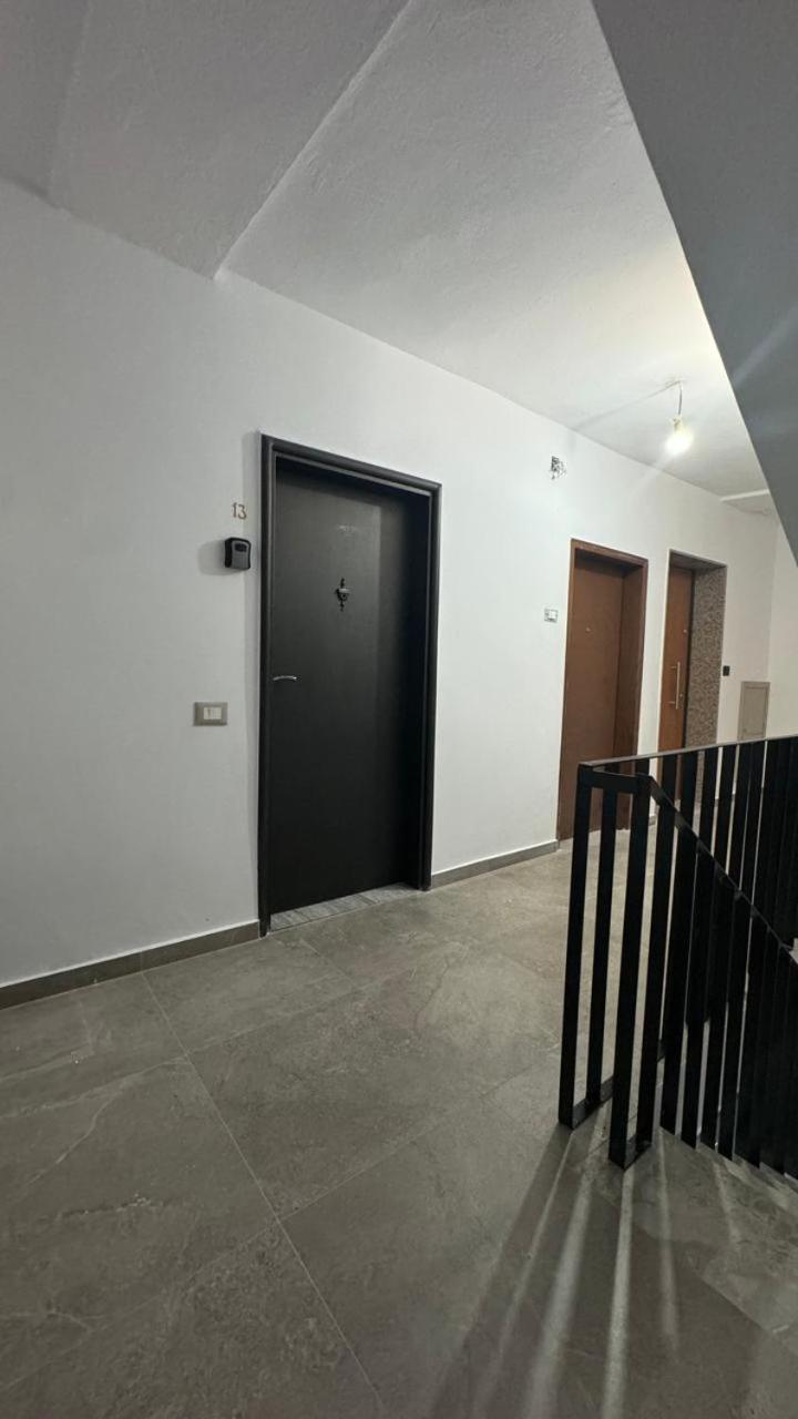 Host Apartament Elio Tiranë Ngoại thất bức ảnh